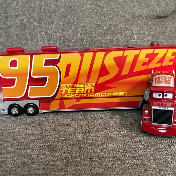 Disney Pixar Cars Mack Hauler Truck Vehicle Lights Sounds - Picture 2 of 11
